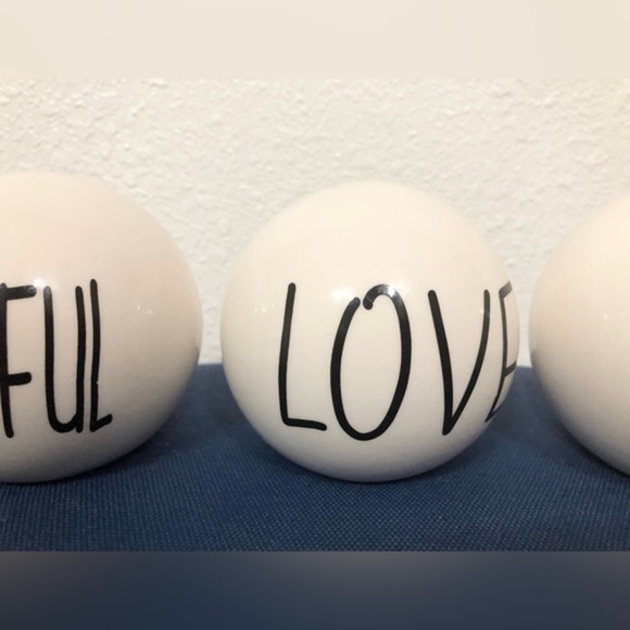 2 Ivory ceramic farmhouse tabletop paper weight decor Love Family Thankful new - Picture 13 of 15